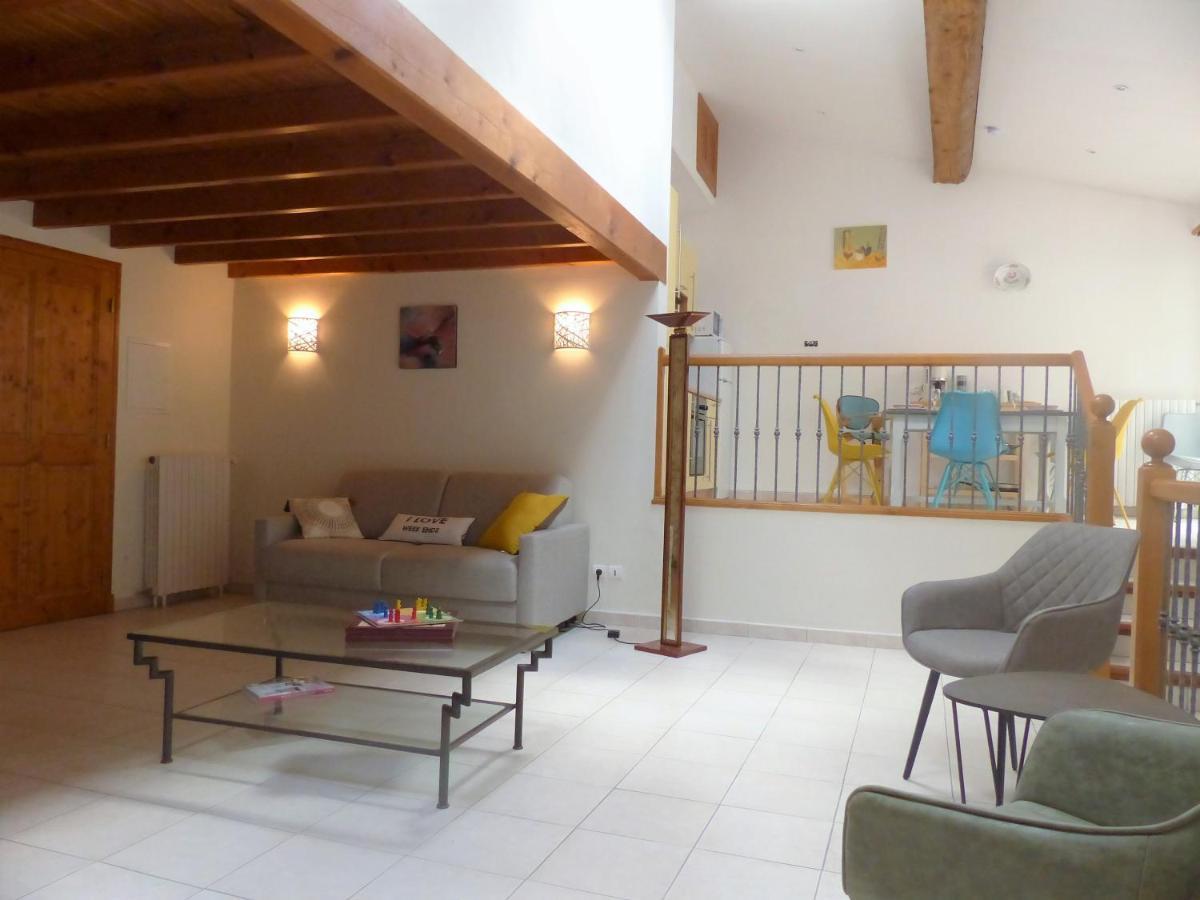 Aux Capitelles De Laure Villa Luaran gambar